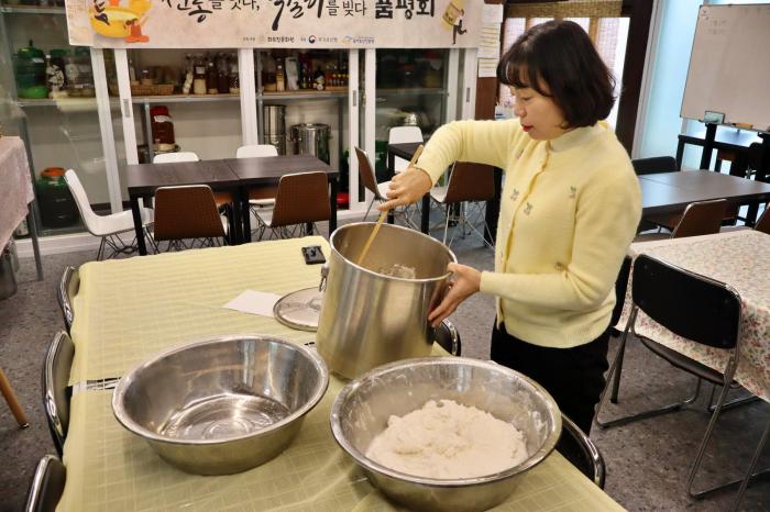 금창막걸리를 제조하는 나윤경 대표 출처비즈인천