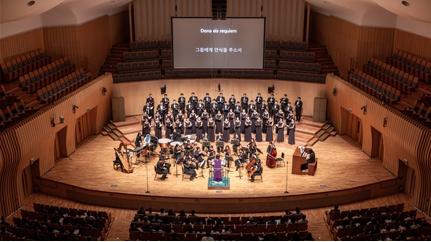 펄 샹콴 지휘자와 인천시립합창단, 합창의 울림으로 희망을 전하다 기사 이미지