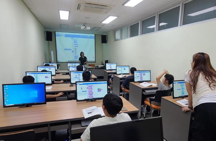 계양구가족센터, 다문화·외국인 아동 대상 ‘코딩 자격증 취득반’ 운영 기사 이미지