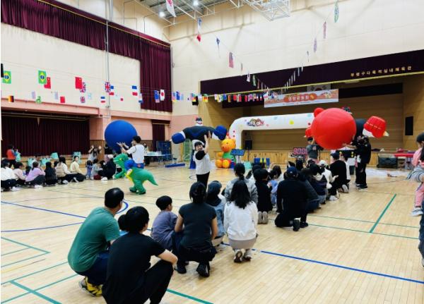 부평구다문화가족지원센터, 개소 15주년 기념행사로 ‘명랑운동회’ 진행 기사 이미지