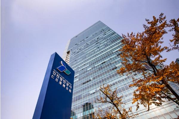 중고차 수출 산업 10조 시장, 새로운 수출 산업으로 인천항에 정착 시킨다 기사 이미지