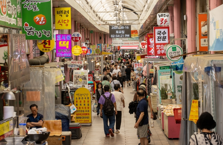 “닭강정 시장이 세계 관광지로”… 신포국제시장 ‘K-관광마켓’ 선정 기사 이미지