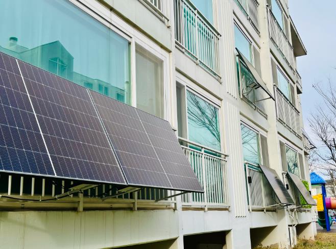 아파트 발코니가 발전소로… 인천 중구 ‘미니 태양광’ 보급 확대 기사 이미지
