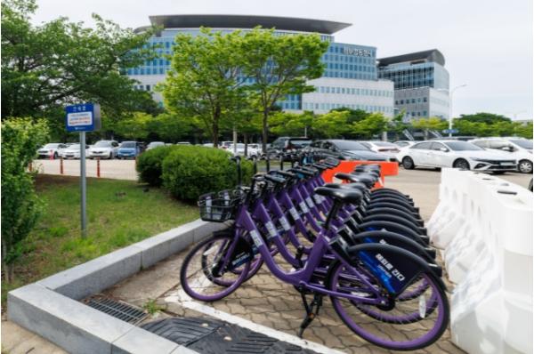 인천공항, 공유자전거 서비스 확대…친환경 이동 활성화 기사 이미지